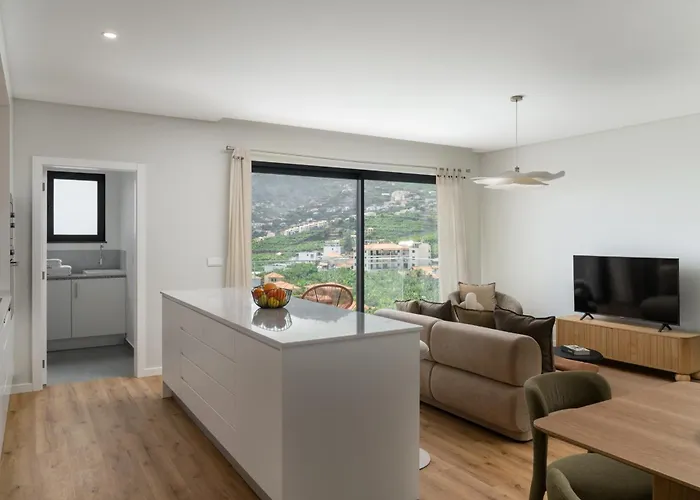 Saraiva Hills Ii By An Island カマラ・デ・ロボス