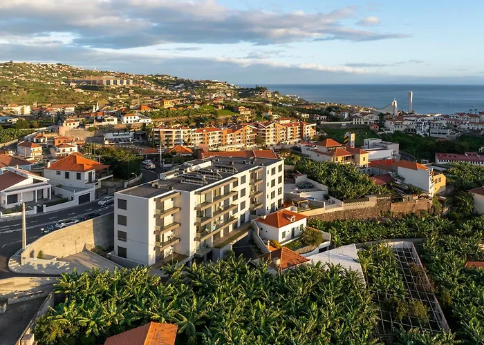 Saraiva Hills Ii By An Island * Câmara de Lobos